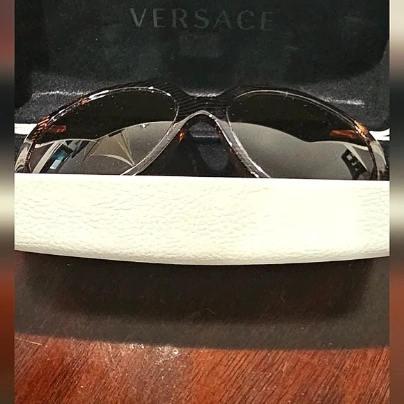 Versace Stylish Brown And Tan Sunglasses With Pattern - Picture 6 of 6
